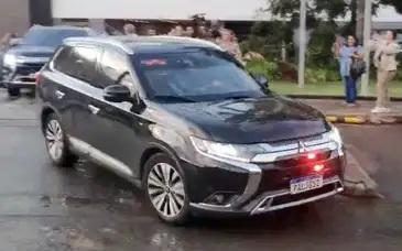 Bolsonaro recebe alta hospitalar e volta a cumprir pena na PF