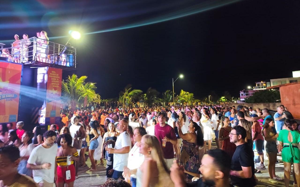 Olodum arrasta multidão, impulsiona turismo e aquece economia durante o verão em Conceição da Barra, no ES