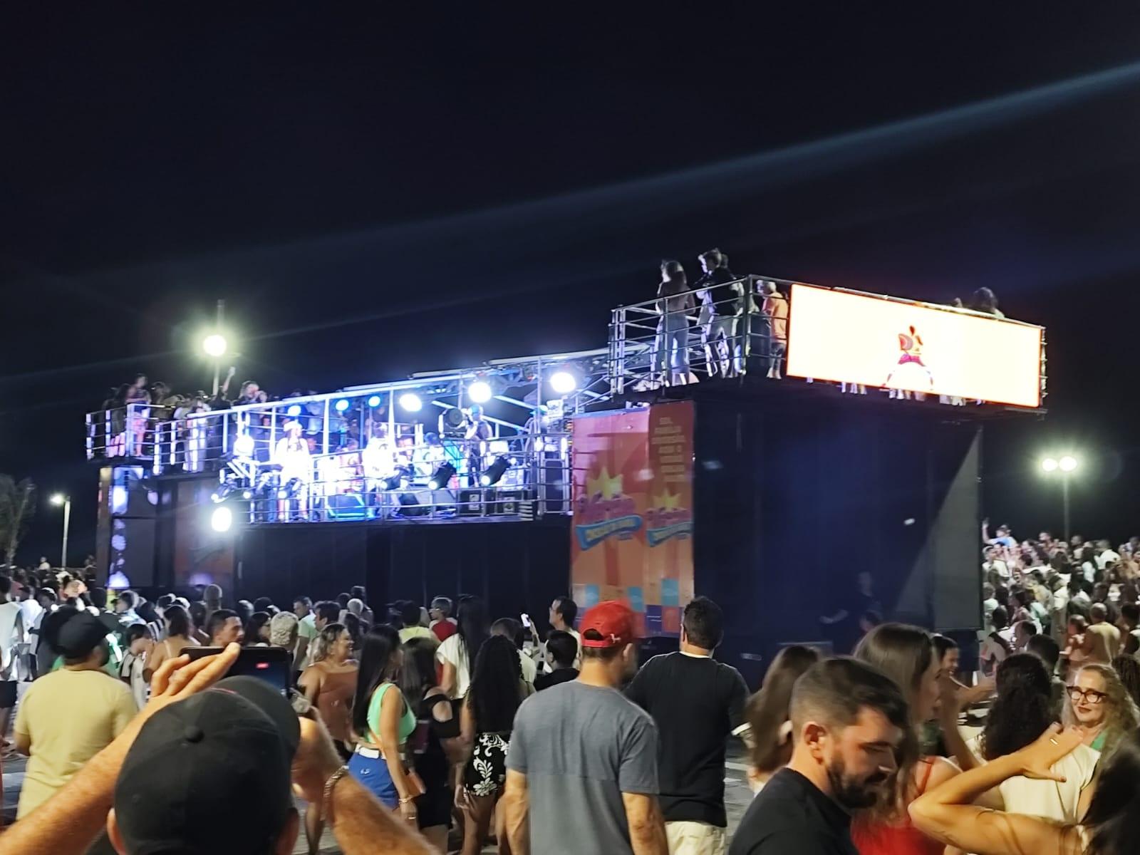 Olodum arrasta multidão, impulsiona turismo e aquece economia durante o verão em Conceição da Barra, no ES