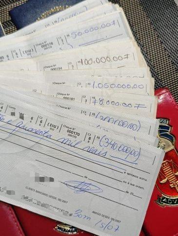 Policiais são presos suspeitos de roubo de R$ 15 milhões em joias