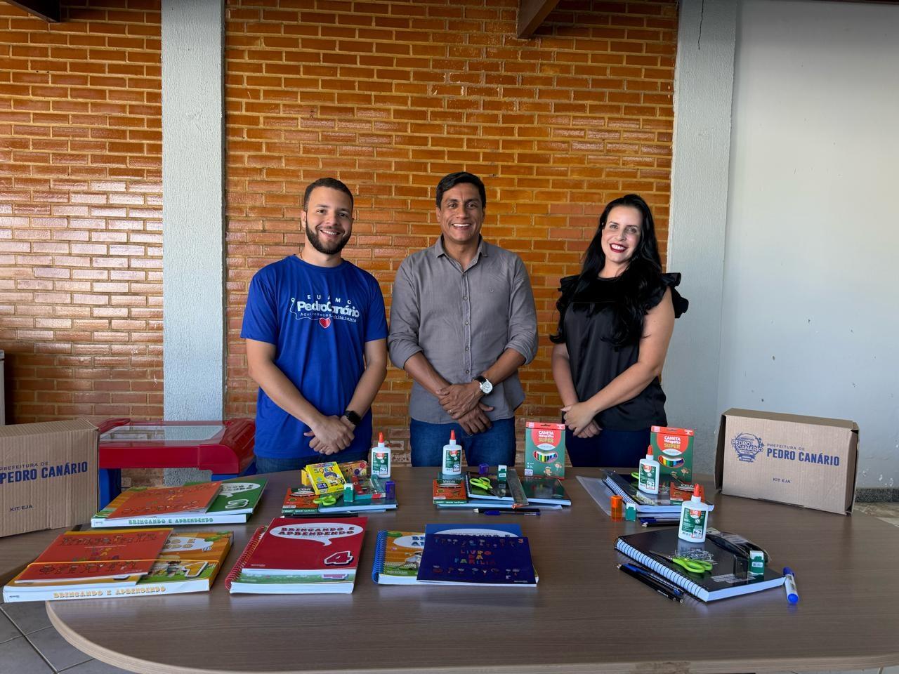 Prefeitura de Pedro Canário, no ES, apresenta kits escolares para mais de 3 mil alunos da rede municipal