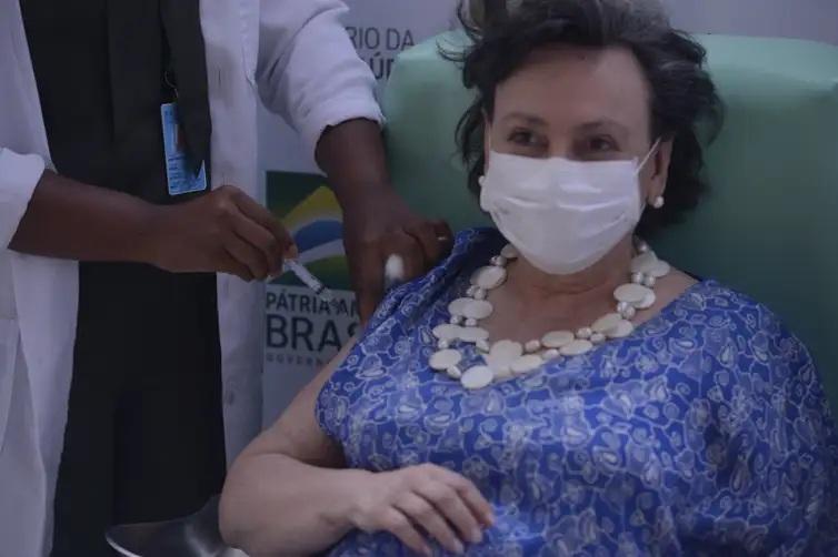 Há 5 anos, Brasil aplicava primeiras doses de vacina contra a covid-19