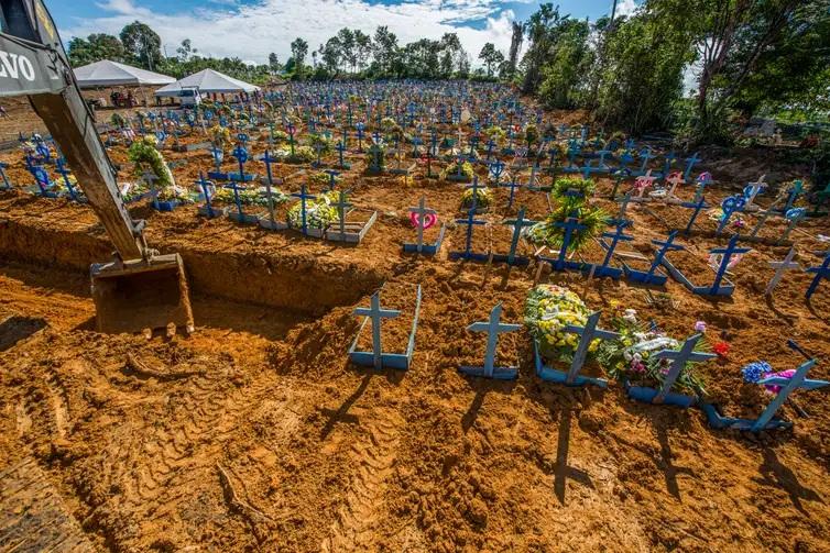 Há 5 anos, Brasil aplicava primeiras doses de vacina contra a covid-19