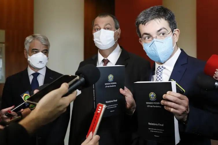 Há 5 anos, Brasil aplicava primeiras doses de vacina contra a covid-19