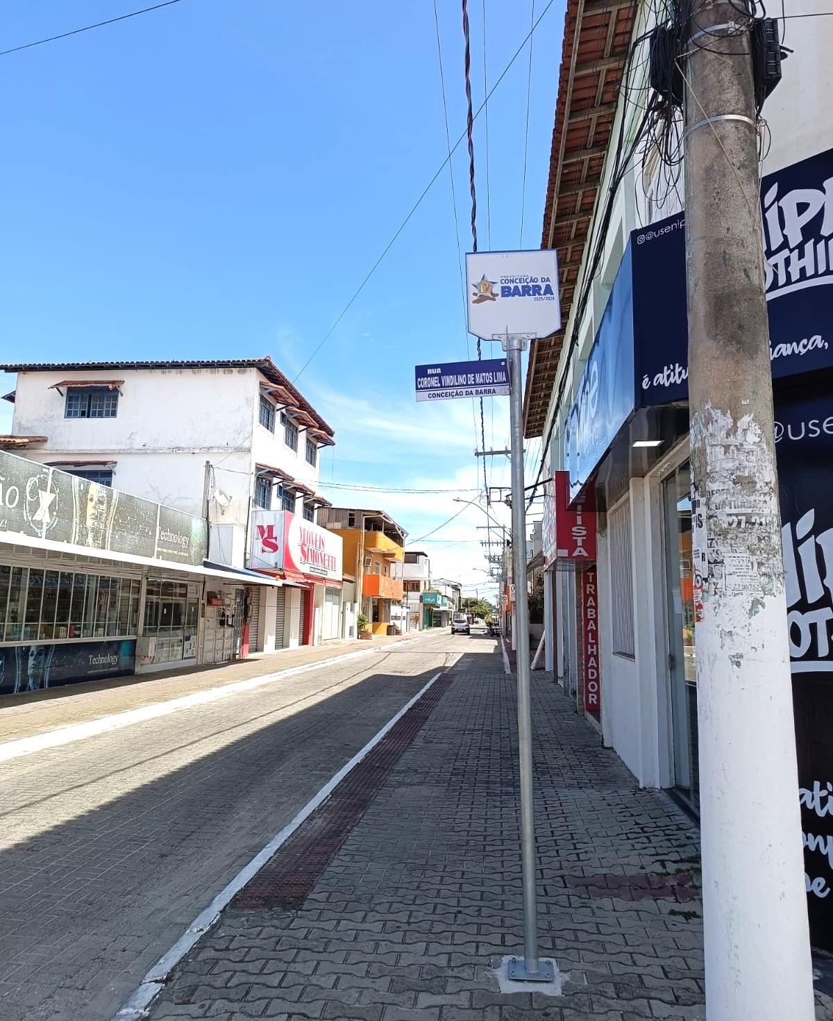 Prefeito Erivan Tavares atende solicitação da vereadora Camila e inicia instalação de placas de identificação de ruas em Conceição da Barra, ES