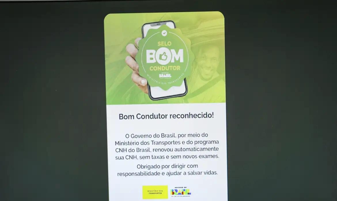 Renovação automática de CNH beneficia 300 mil na primeira semana