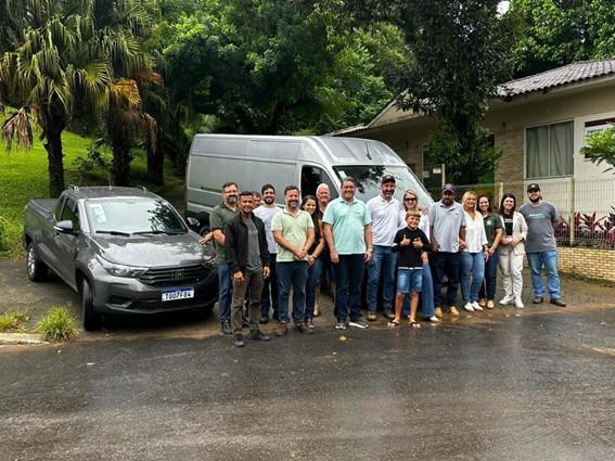 Governo do Espírito Santo entrega dois veículos do Funsaf para fortalecer a agricultura familiar em Guarapari