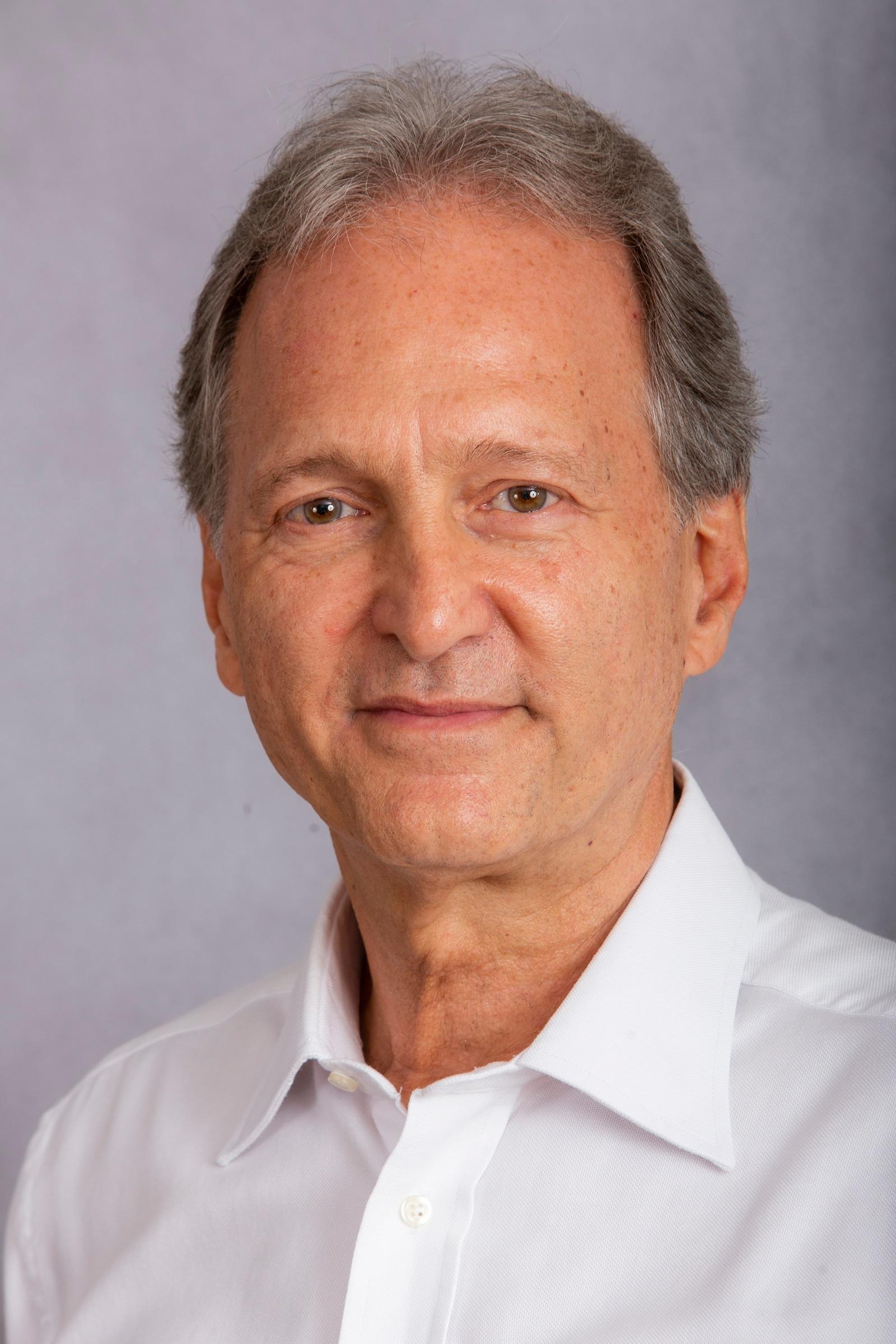 Emerson Kapaz recebe Medalha da Organização Mundial das Aduanas por atuação no combate ao comércio ilegal