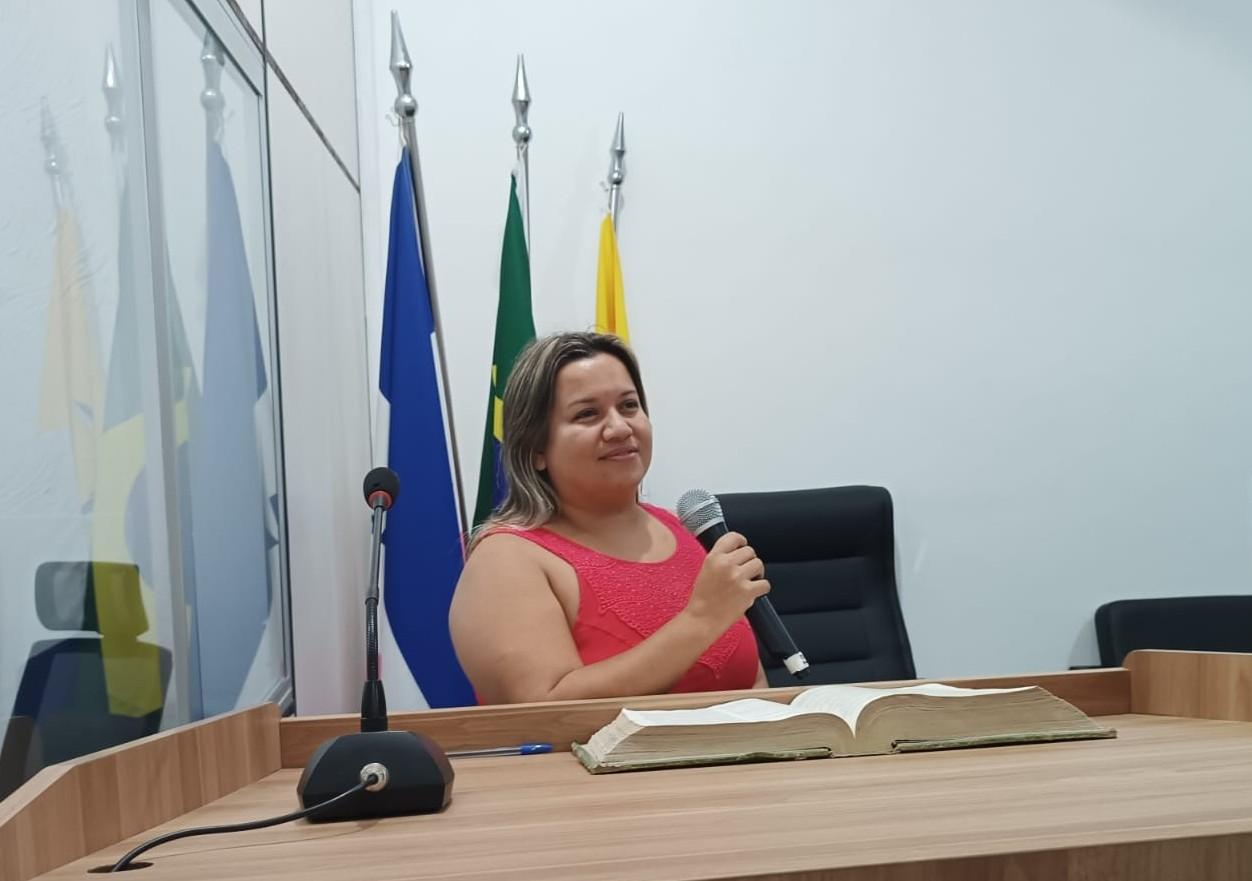 Vereadora Camila Figueiredo solicita melhorias na iluminação da Avenida Braço do Rio, em Conceição da Barra, ES