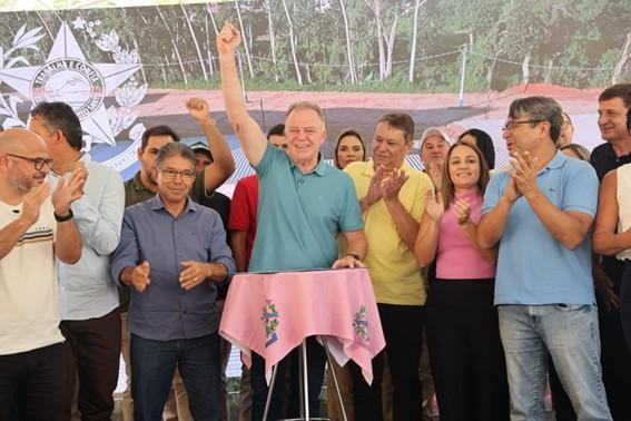 Governo do Espírito Santo realiza entregas e autoriza novos investimentos em Ibitirama