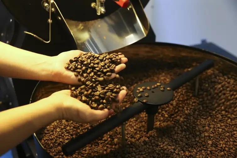 Preços altos derrubam consumo de café no Brasil em 2025