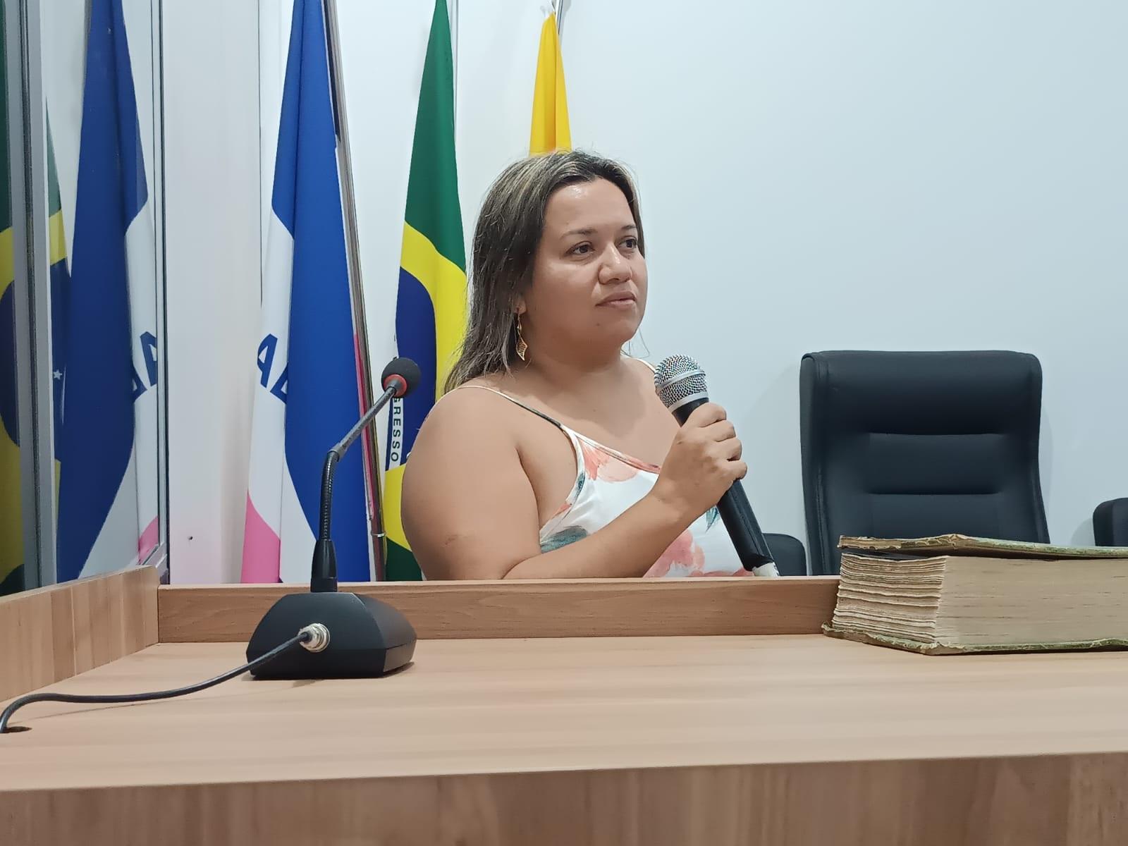 Vereadora Camila pede revitalização da Praça Adelar Xavier, no bairro Chácara Catita, em Conceição da Barra, ES