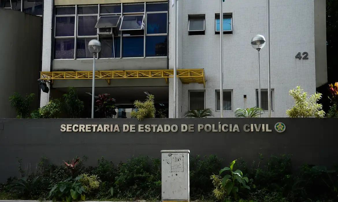 Polícia apreende bombas caseiras e diz que grupo faria atentado no Rio
