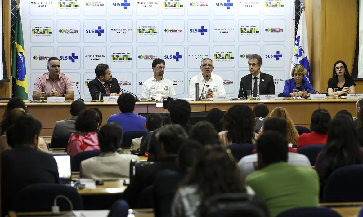 Ministério da Saúde anuncia 3 mil vagas de residência e 900 para especialistas