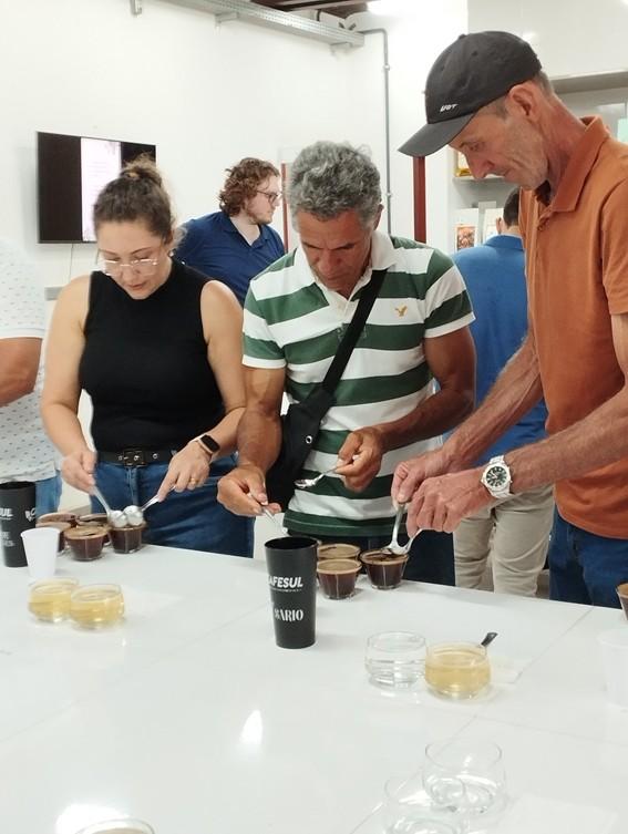 Produtores de Baixo Guandu, no ES, ampliam conhecimento sobre cafés especiais no Cecafes