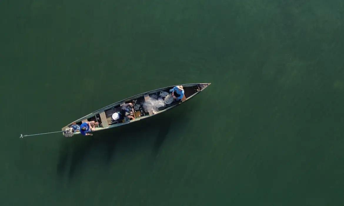 Ministério da Pesca cancela mais de 76 mil licenças de pescadores