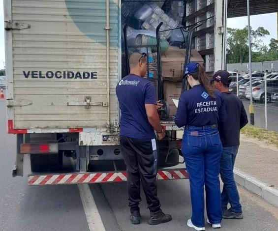 Fiscalização flagra trânsito de mercadorias sem documentação fiscal em São Mateus, ES