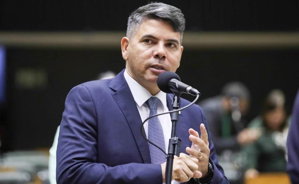 Messias Donato pede ao TCU investigação sobre falhas do MEC em livros para alunos com deficiência visual