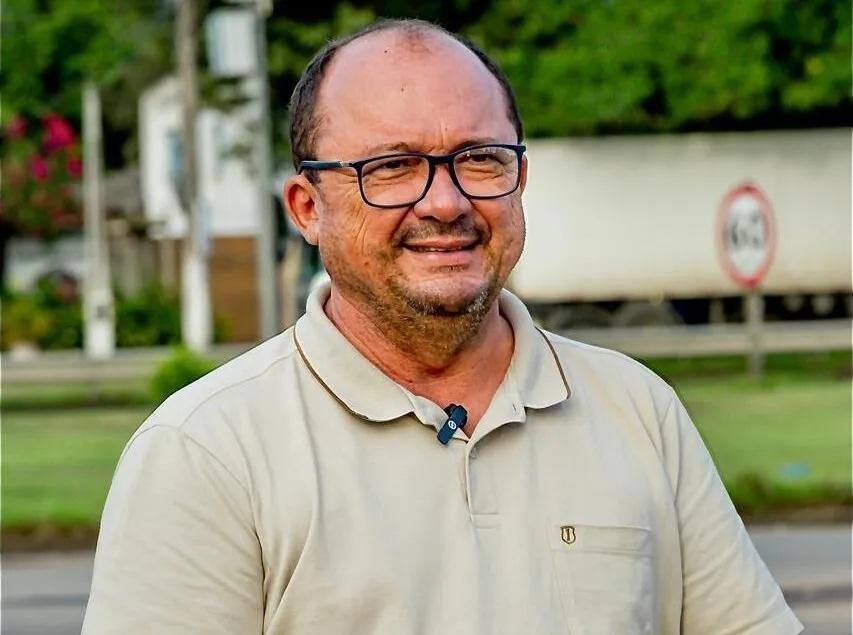 Erivan Tavares celebra novo edital de bolsa transporte universitário em Conceição da Barra, ES