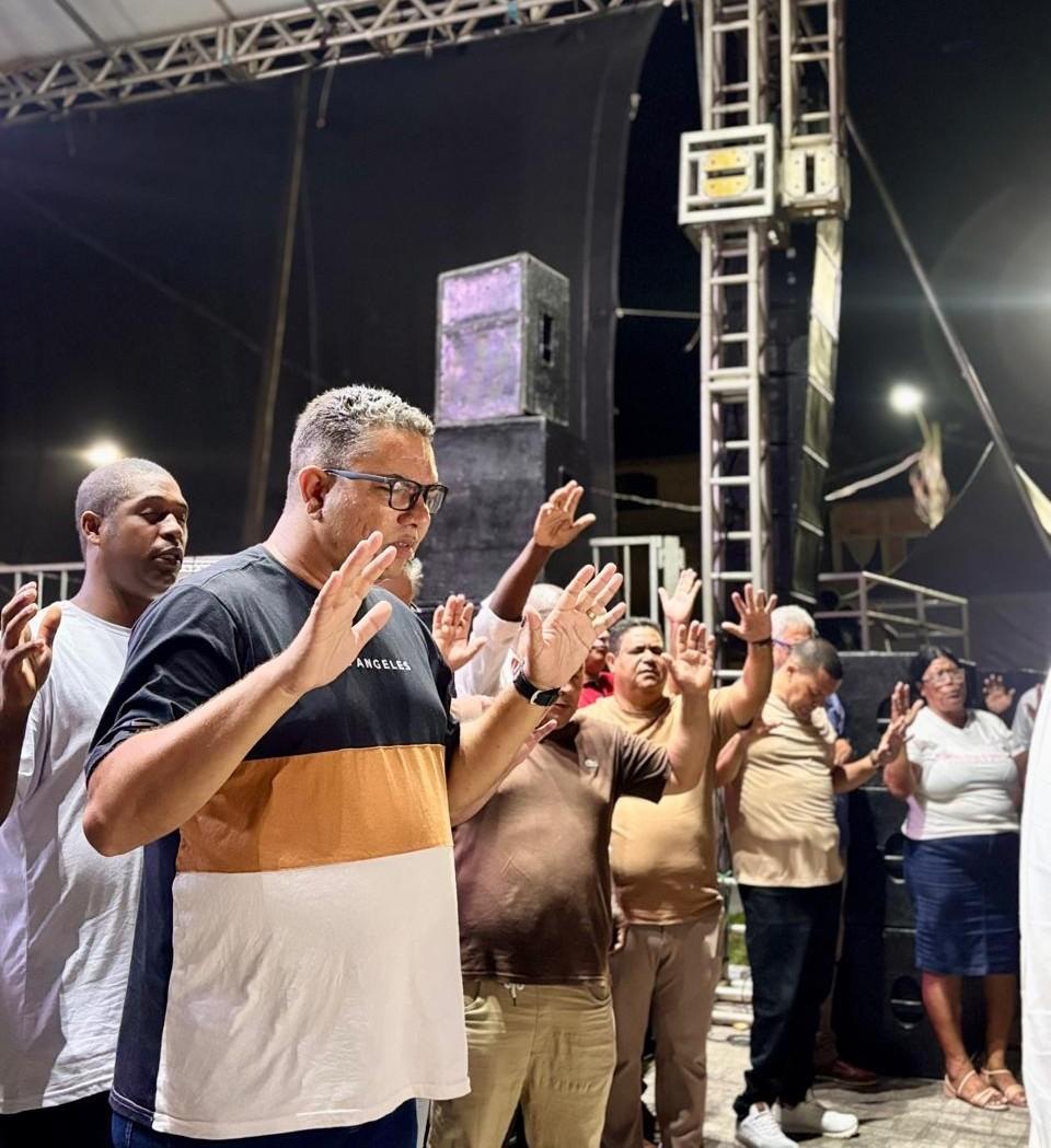 “Verão Jesus na Barra” reúne multidão em duas noites de fé na orla de Conceição da Barra, ES