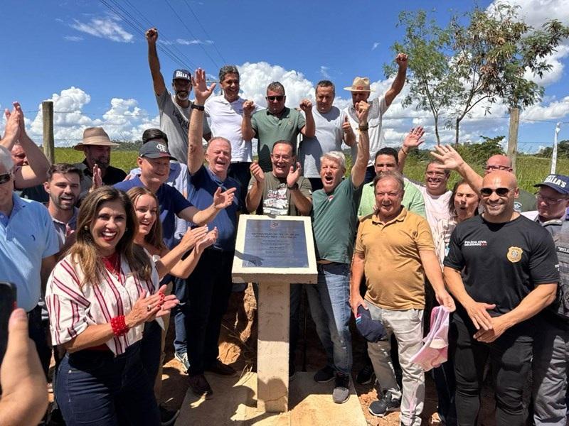 Com presença significativa de prefeitos, deputado e vereadores, Governo confirma mais de R$ 50 milhões de investimentos em Colatina, no ES Com presença significativa de prefeitos, deputado e vereadores, Governo confirma mais de R$ 50 milhões de investimentos em Colatina, no ES