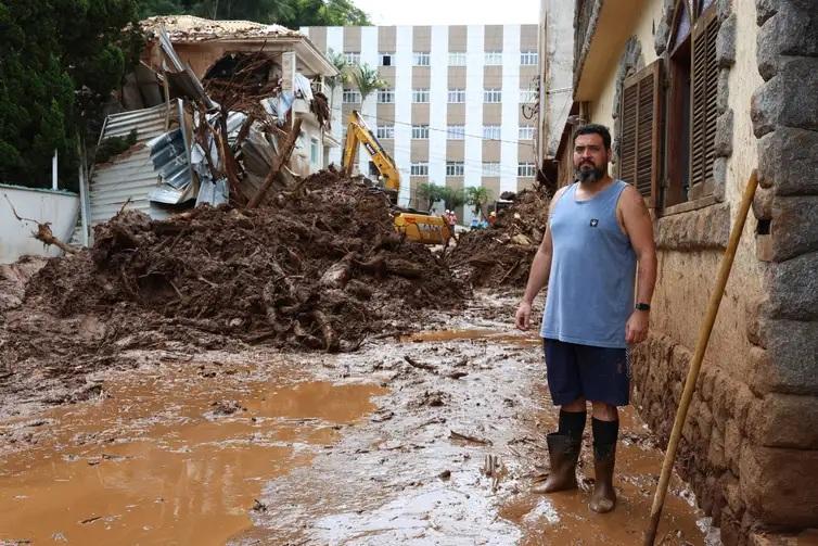 Buscas em Juiz de Fora estão encerradas; moradores seguem fora de casa