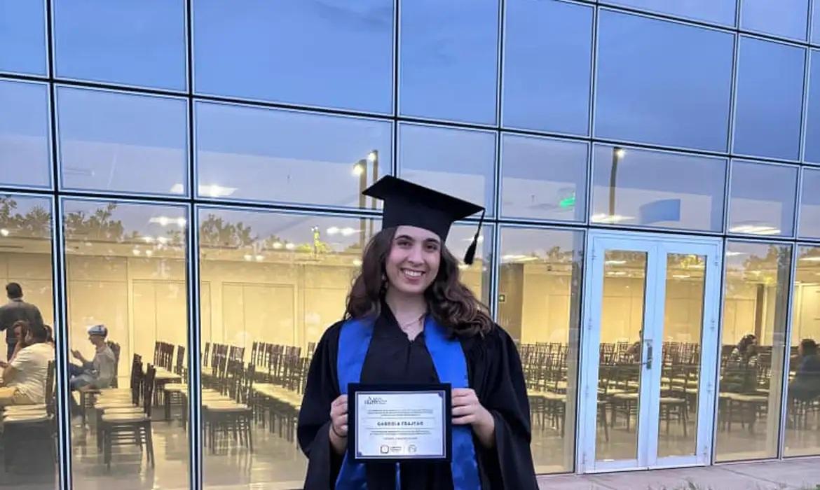 Brasileira vence concurso internacional de biologia quântica