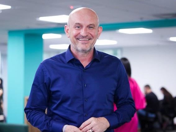 Do enredo cinematográfico para a realidade: como o cooperativismo impulsiona a felicidade