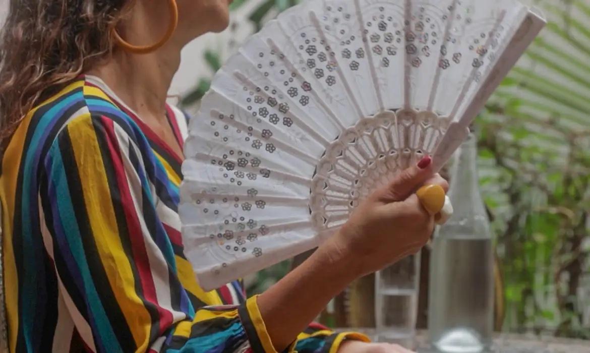 Estudo pede mais políticas públicas para reduzir efeitos da menopausa