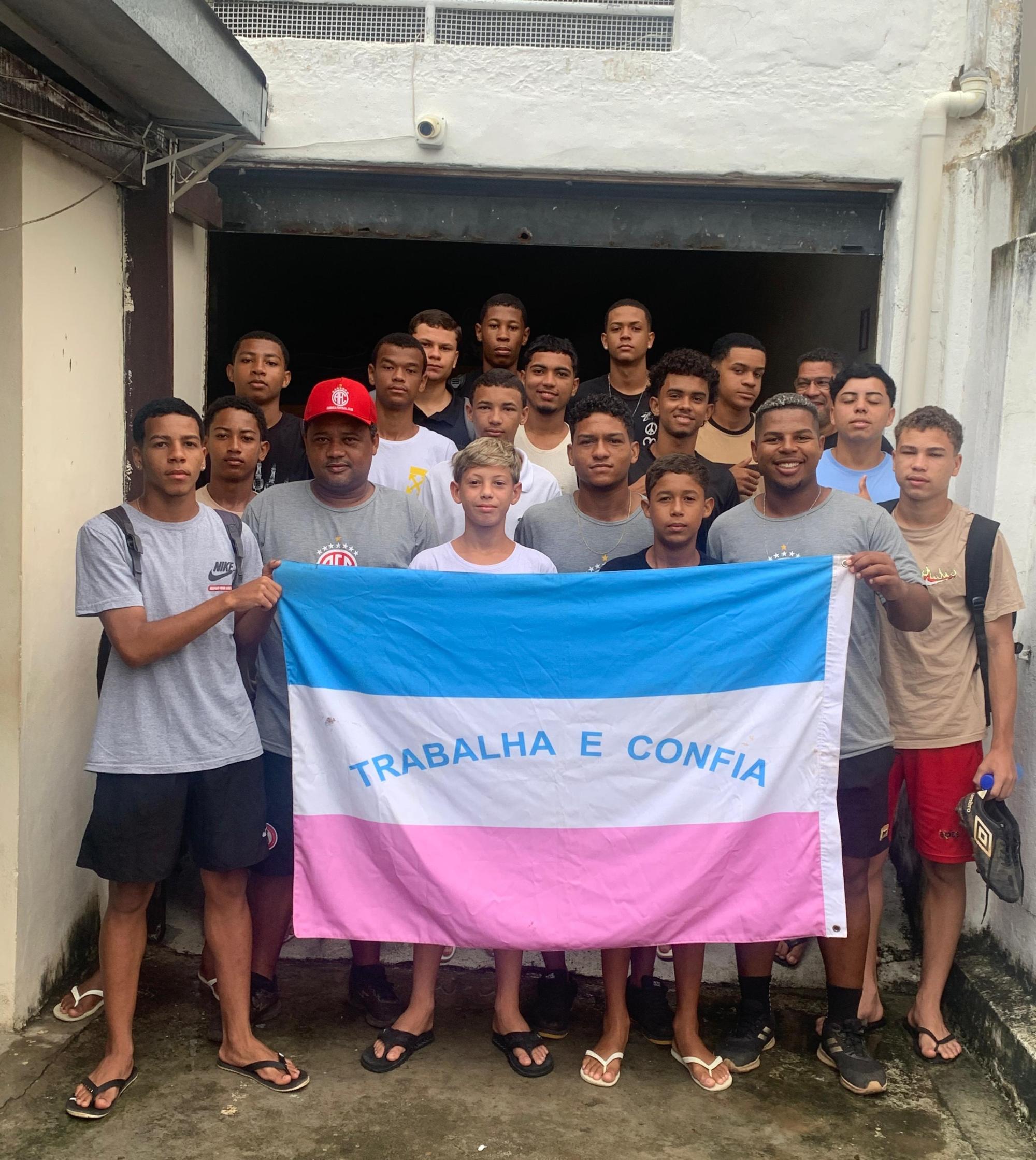 Atletas de base de Conceição da Barra participam de peneira no América-RJ com apoio da Prefeitura e do Governo do ES