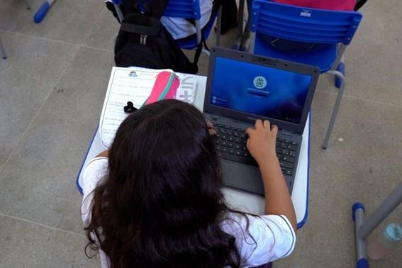 Acesso à internet em escolas da rede pública do Espírito Santo chega a 97,3% em 2025