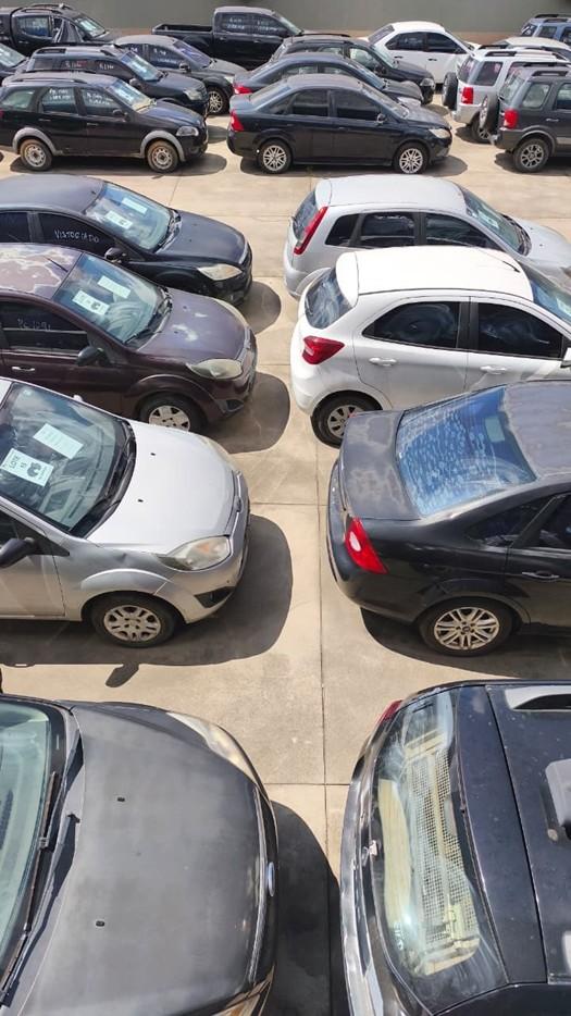 PCES arrecada R$ 1,8 milhão em leilão de 71 viaturas