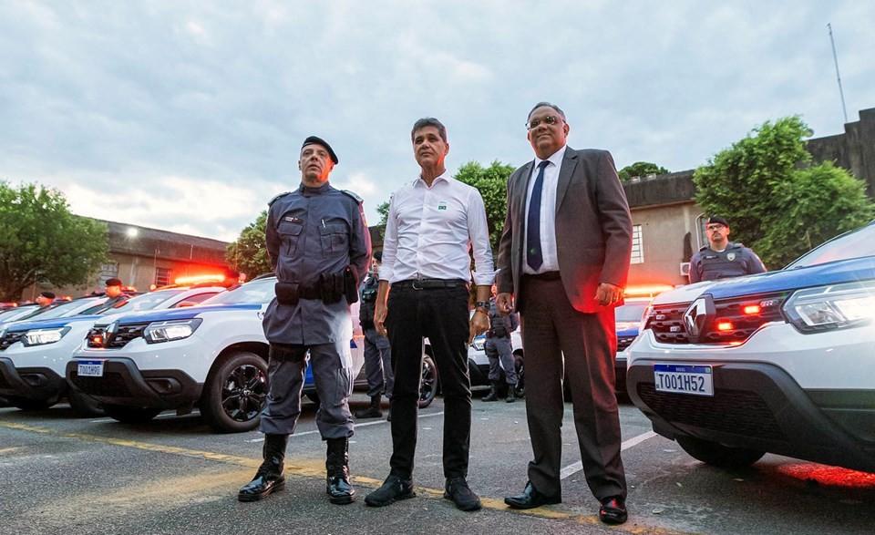 Estado Presente: Vice-governador Ricardo Ferraço confirma entrega de 1.039 fuzis e viaturas à Polícia Militar