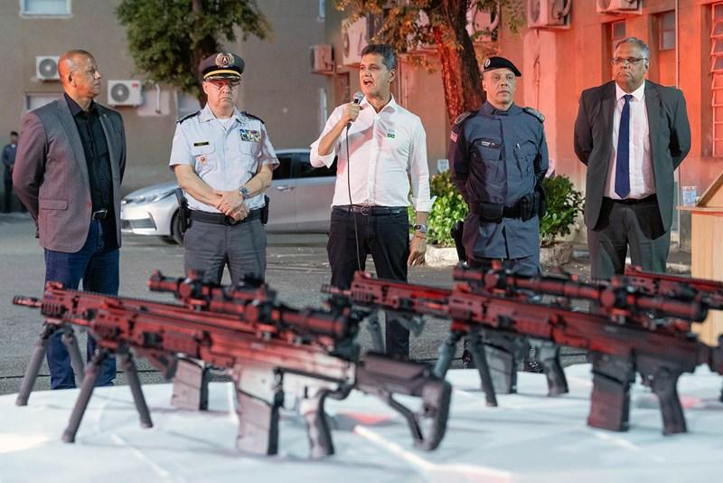 Estado Presente: Vice-governador Ricardo Ferraço confirma entrega de 1.039 fuzis e viaturas à Polícia Militar