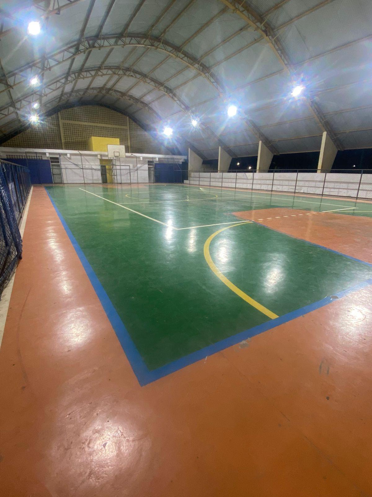 Campos, quadras e praças de Conceição da Barra recebem nova iluminação de LED