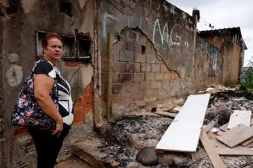 Famílias lutam para reconstruir a vida um mês depois de chuvas em MG