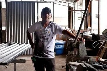 Famílias lutam para reconstruir a vida um mês depois de chuvas em MG