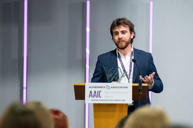 Cientistas brasileiros são premiados por pesquisas sobre Alzheimer