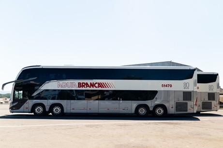 Águia Branca, em parceria com a Marcopolo, lança ônibus comemorativos que resgatam pinturas históricas