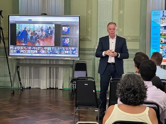 Governo do Espírito Santo apresenta implantação de telas interativas nas Escolas do Futuro