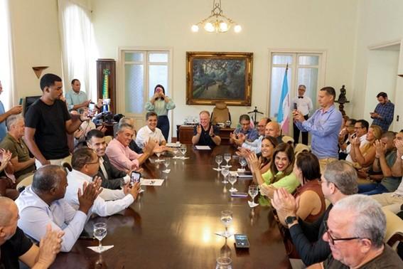 Casagrande assina Ordem de Serviço para obras de contenção da orla em Conceição da Barra, ES