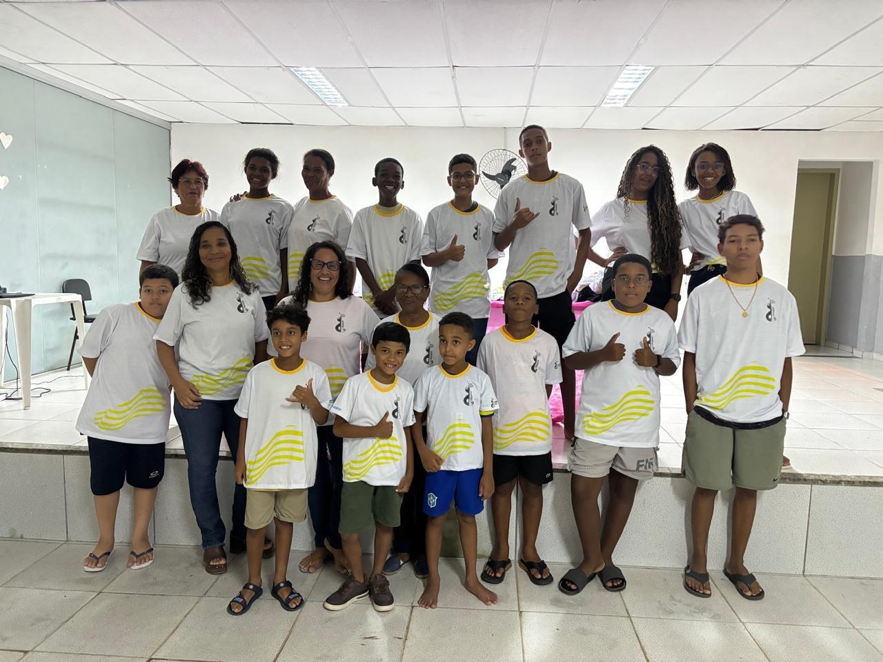 Suzano doa uniformes para Instituto Sol Maior em Conceição da Barra, ES