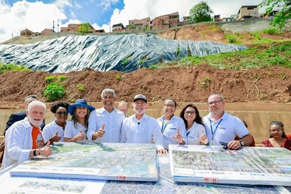 “É assim que a gente vai transformando esse país numa nação mais justa”, diz Lula ao entregar obras de mobilidade e contenção de encostas em Salvador