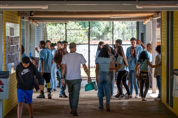 Após dois anos de Pé-de-Meia, abandono escolar no ES cai 40%