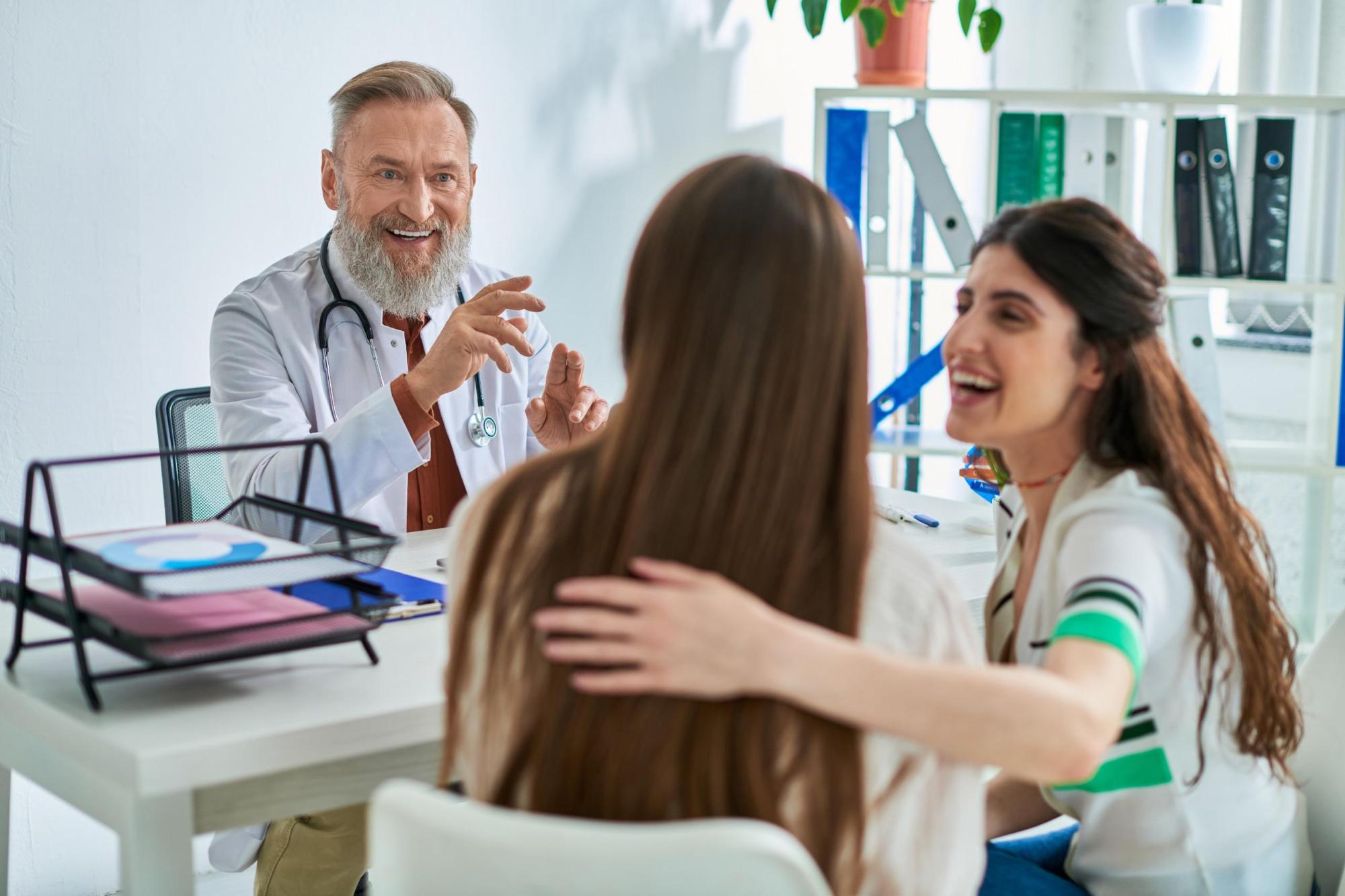 Clínicas e consultórios puxam alta das contratações na área da saúde no Espírito Santo