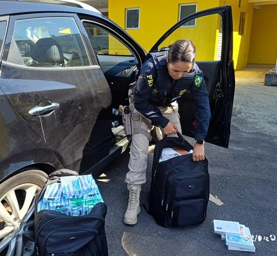 PRF apreende mais de R$ 2 milhões em celulares de luxo na BR-101