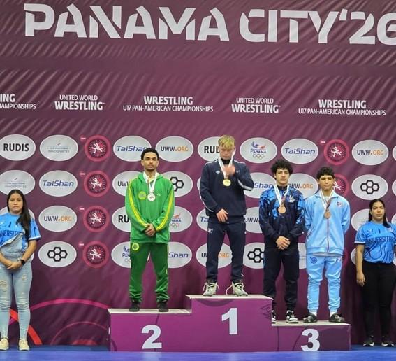 Atleta do Espírito Santo conquista prata no Pan-Americano de Wrestling no Panamá