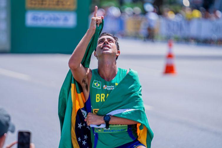 Caio Bonfim e equipe feminina conquistam bronze no Mundial de Marcha