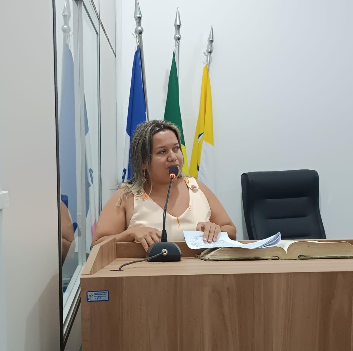 Vereadora Camila solicita poda de arbustos e limpeza dos acessos à praia na orla marítima de Conceição da Barra, ES