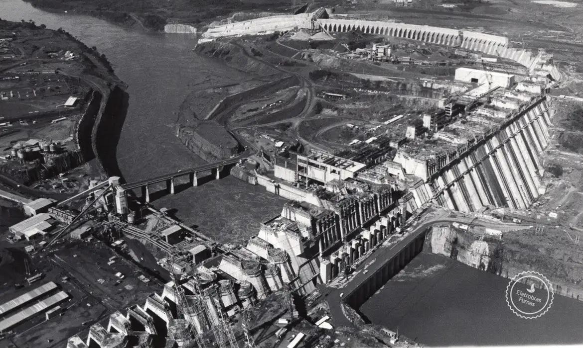 Como a ditadura militar criou um império do ensino privado